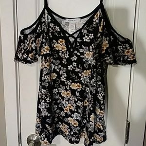 Super cute cold-shoulder top!