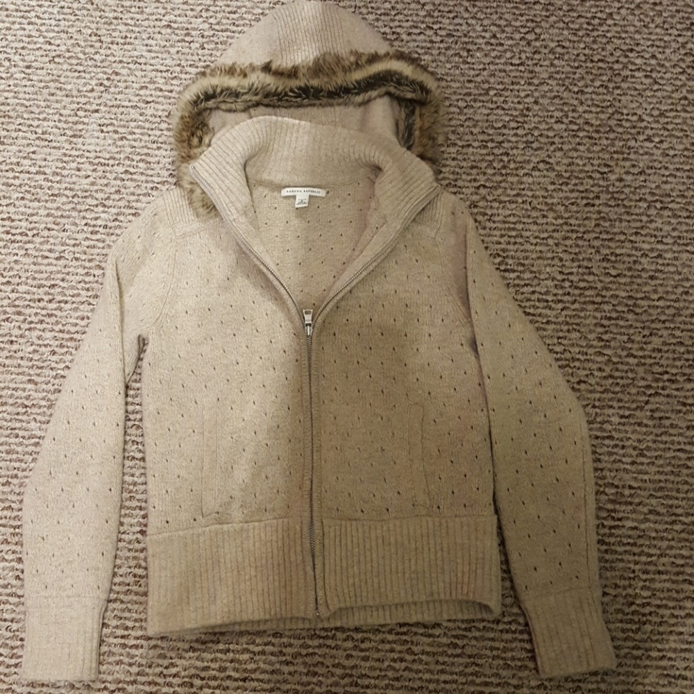 BRAND NEW! WOOL BANANA REPUBLIC SWEATER