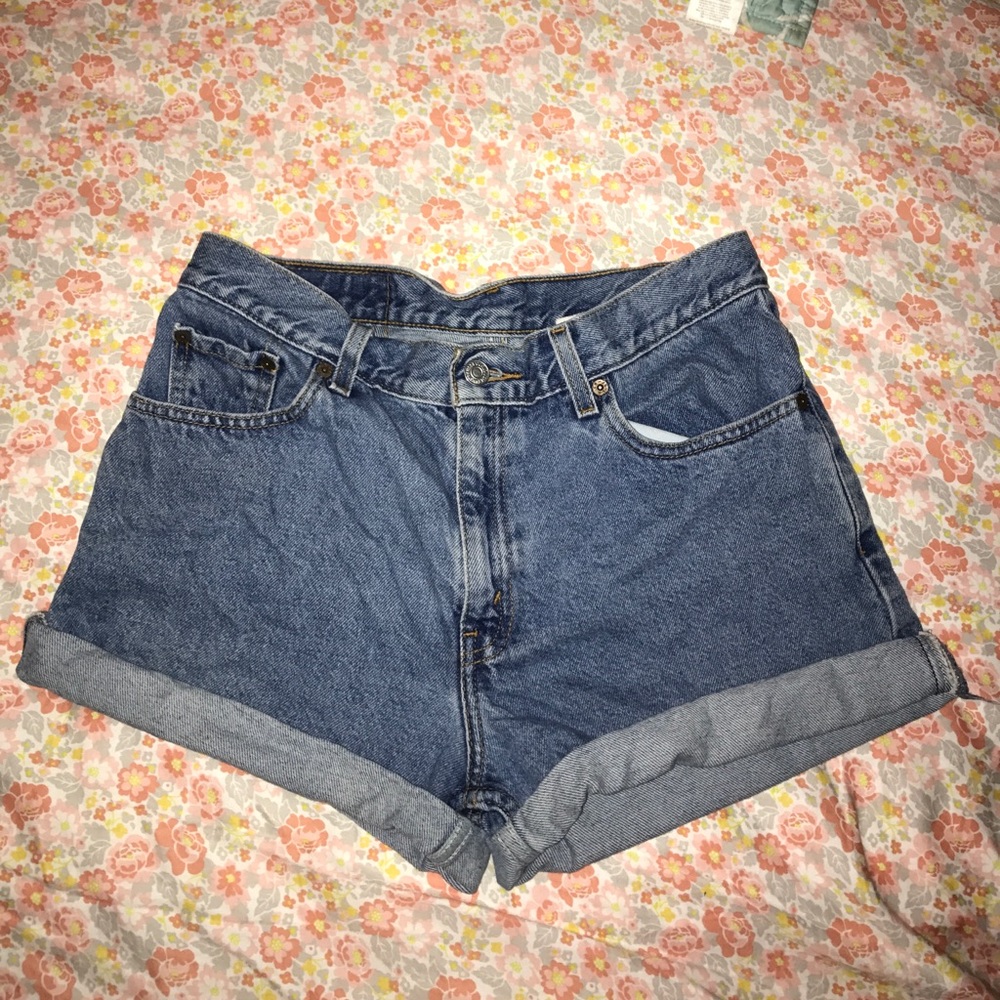 Levi high-waisted shorts 💝