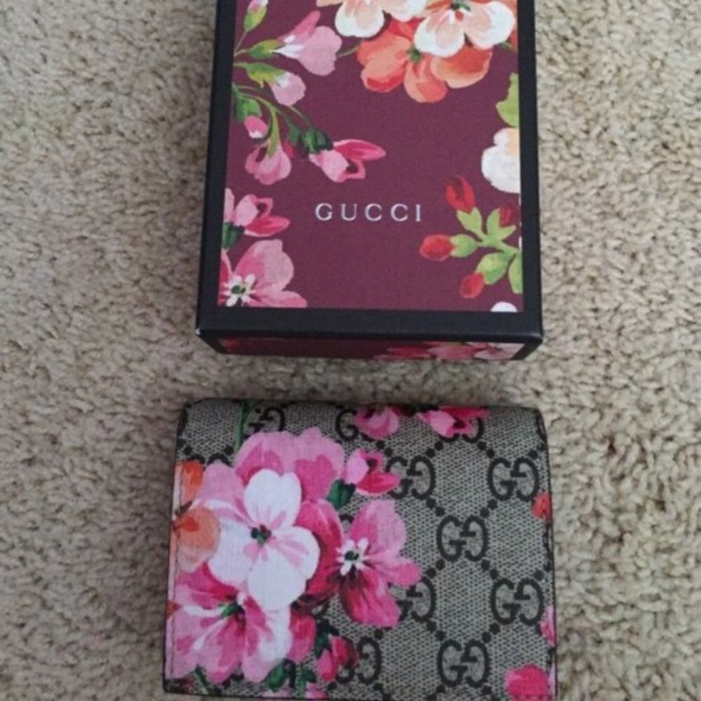 Authentic Gucci GG blooms card case