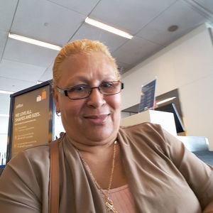 Meet your Posher, Elizabeth