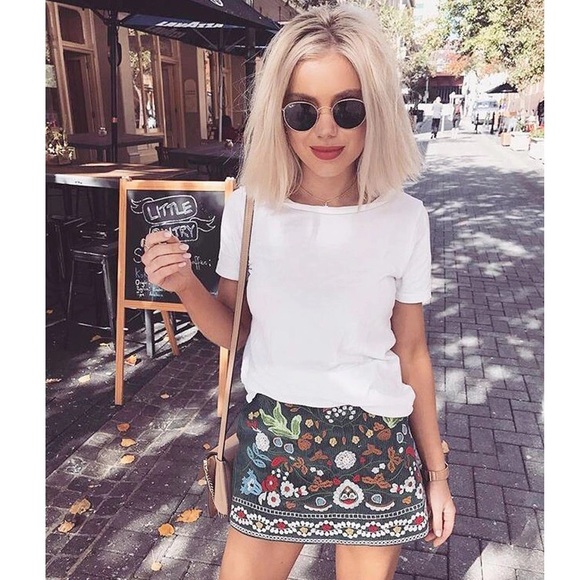 ✨Boho Floral Print Fitted Mini Skirt✨ - Picture 2 of 8