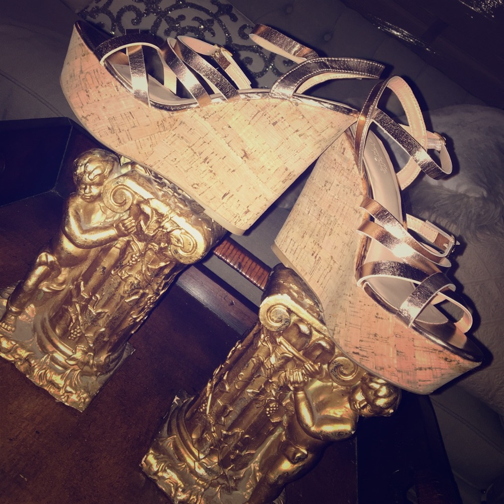 👑Brand New Gold Wedges👑