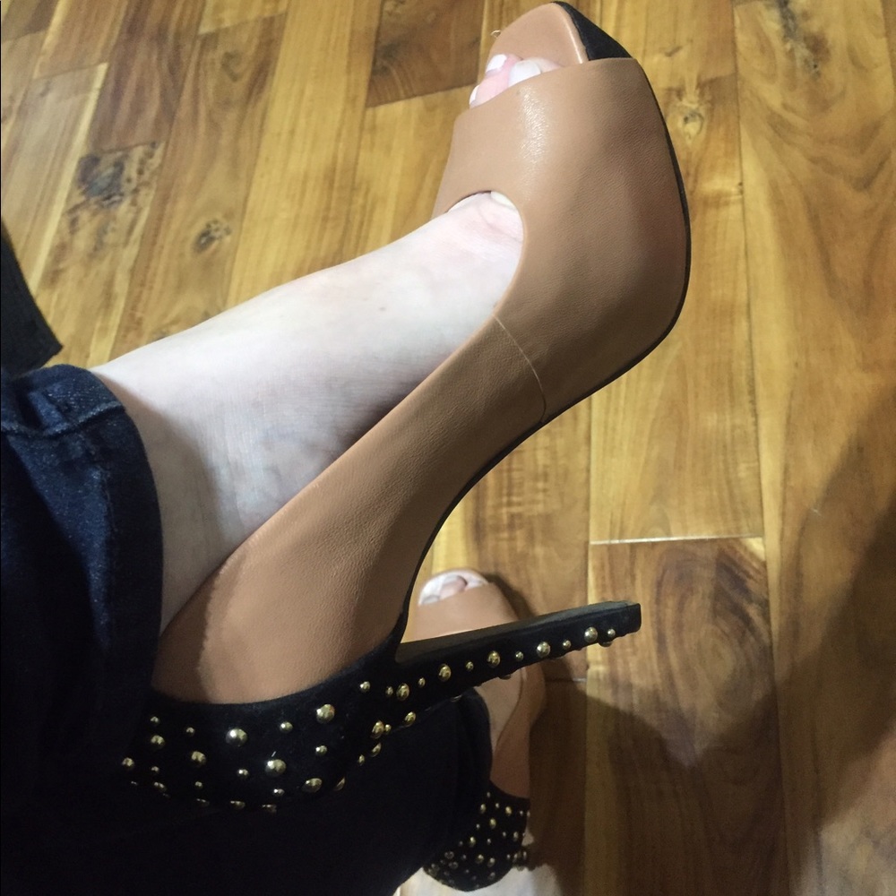 Jessica simpson Studded Highheels! 3 inch high!