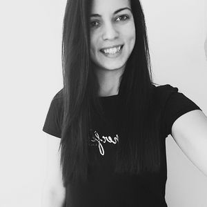 Meet your Posher, Simona