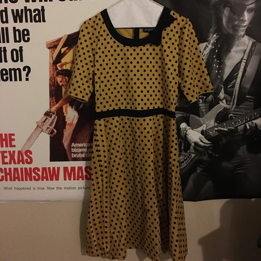 Pin up polka dot dress.