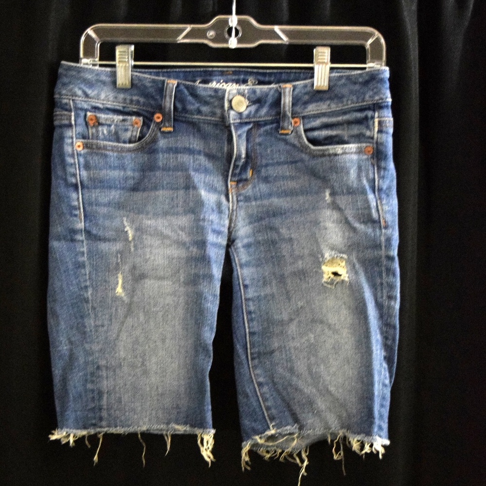 American Eagle distressed bermuda shorts