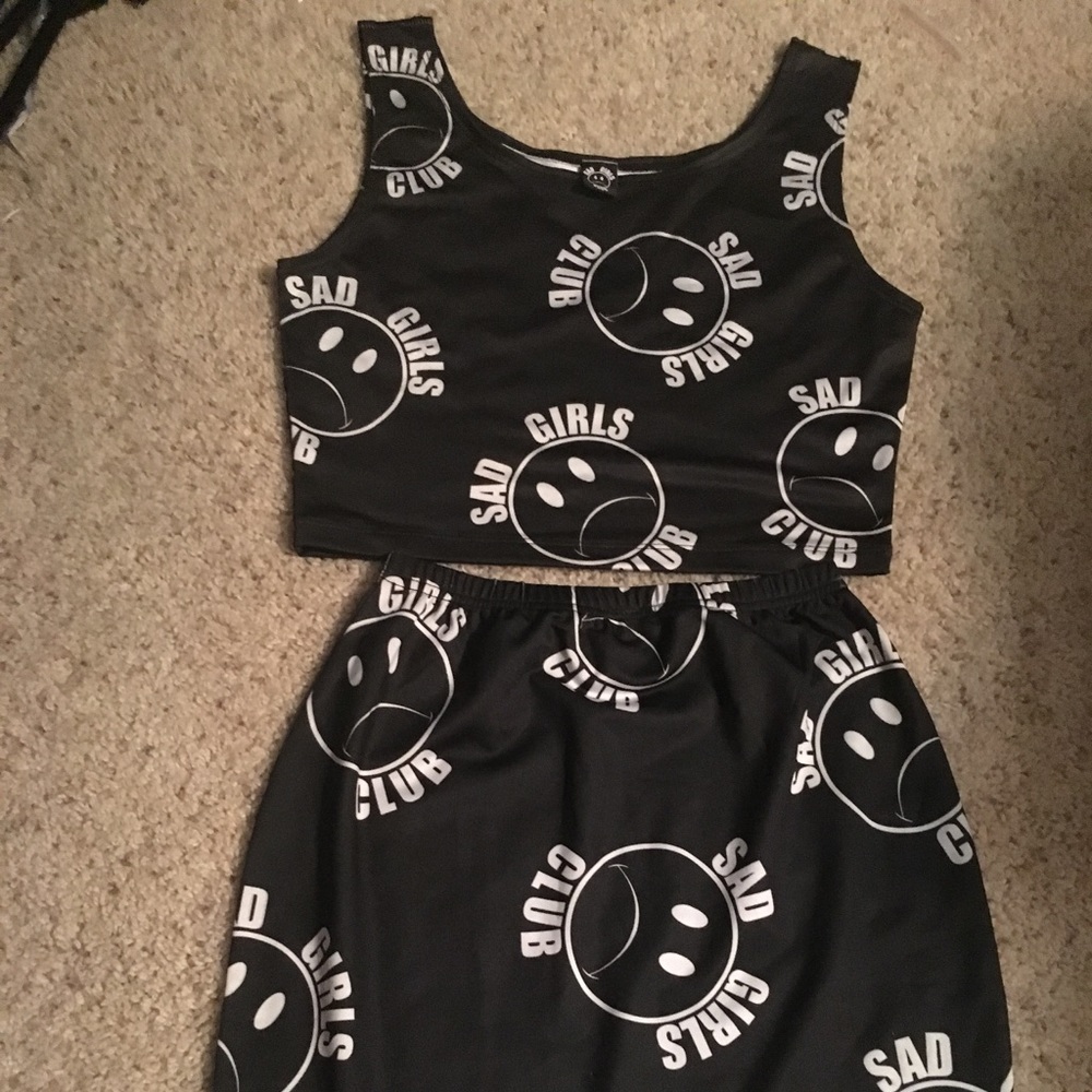 Nikki Lipstick skirt set