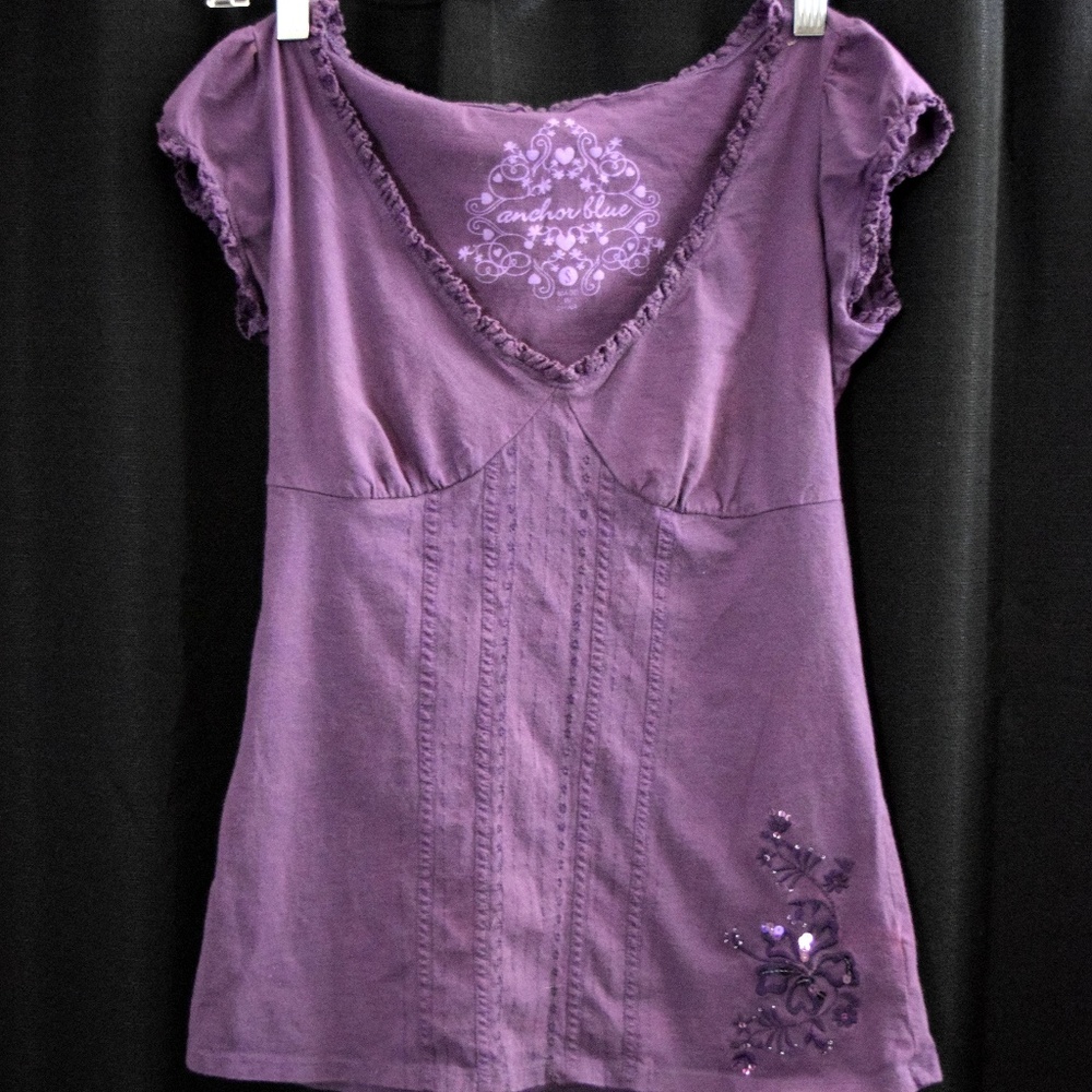 Stitch-detailed purple tee shirt