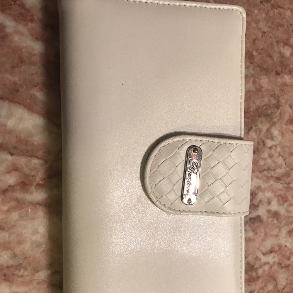White Leather Buxton Wallet