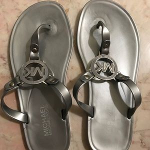 Michael Kors Flip Flop sandals