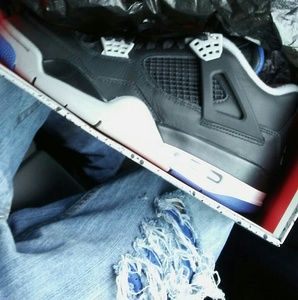 Jordan 4s deadstock