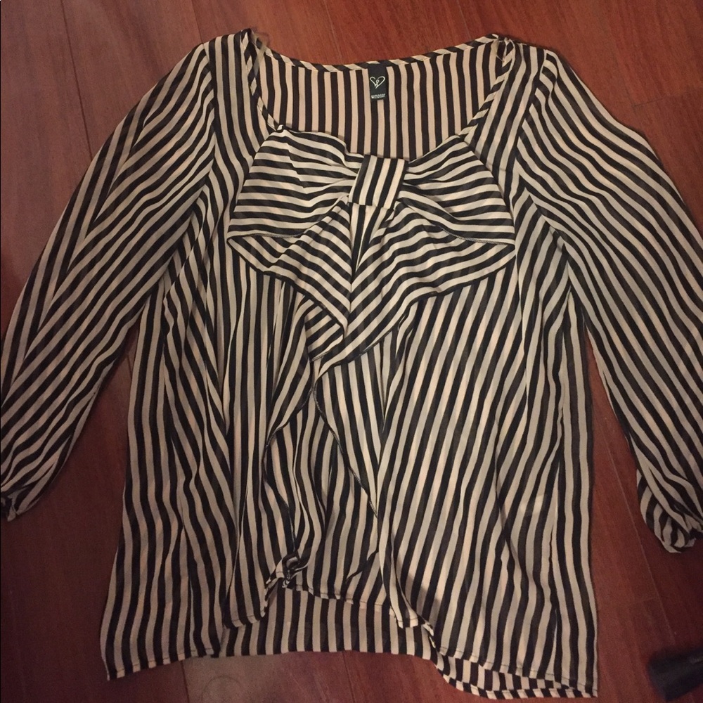 Dressy bow top