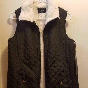 Active USA Quilted Vest Small