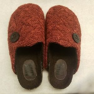 Clogs slip on