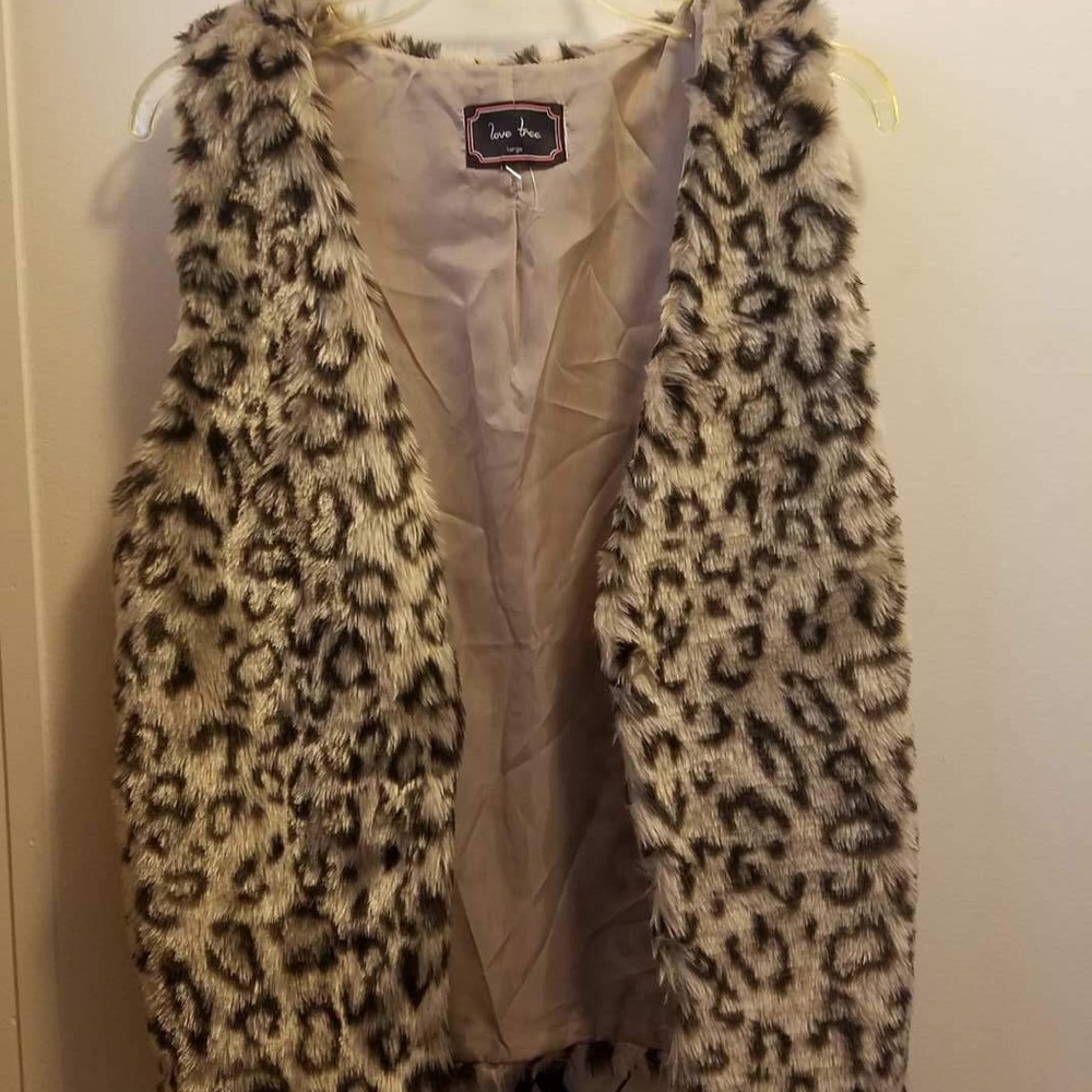 Snow Furry Leopard Vest