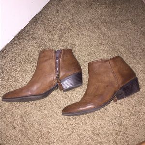 Simply Vera Wang brown booties