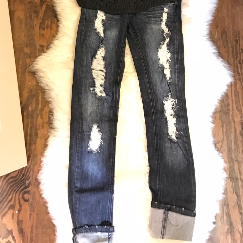 Distressed denim capris