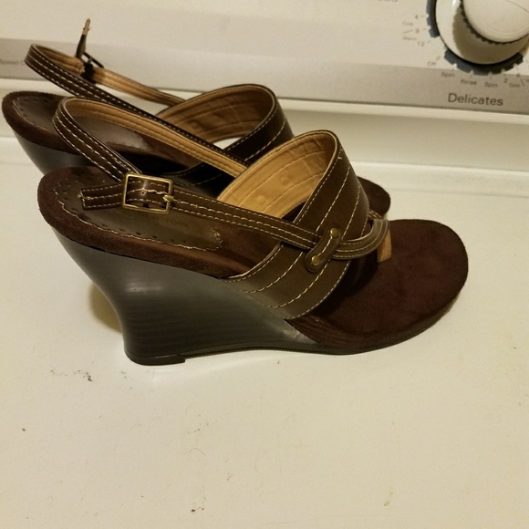 Sandals - Picture 2 of 4