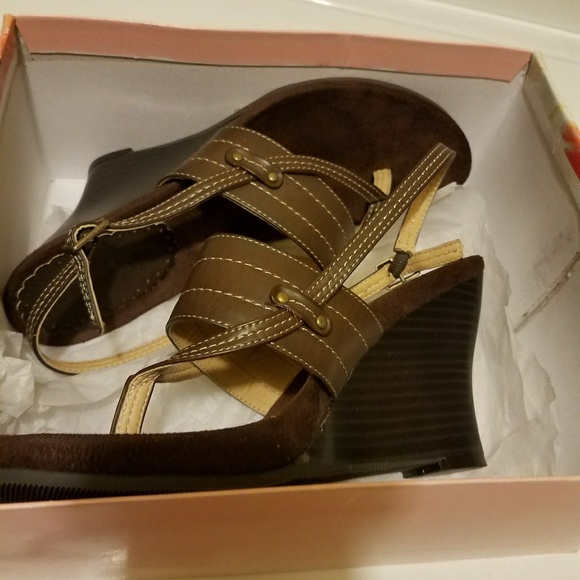 Sandals - Picture 4 of 4