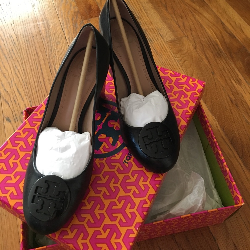 Tory Burch Leather Pumps- worn only twice, black