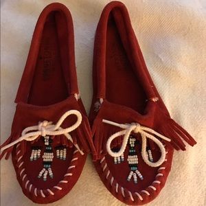 Minnetonka Moccasins Beaded Thunderbird Red