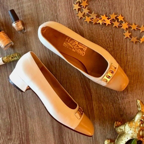 Distinción articulo Tomar conciencia Salvatore Ferragamo Shoes | White Tan Square Toe Pumps | Poshmark Distinción articulo Tomar conciencia Salvatore Ferragamo Shoes | White Tan Square Toe Pumps | Poshmark