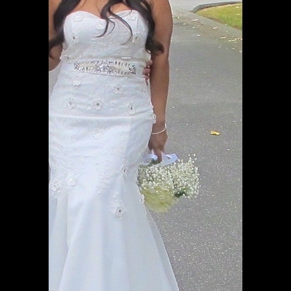 Wedding dress - Picture 2 of 6