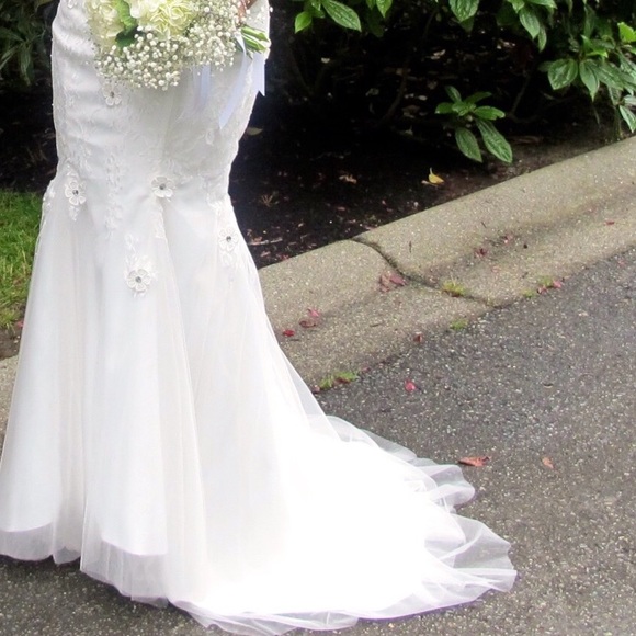 Wedding dress - Picture 6 of 6