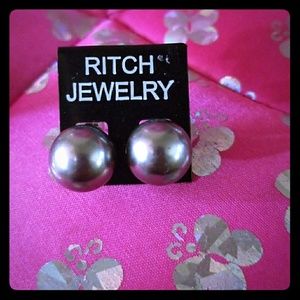 Pearl earrings