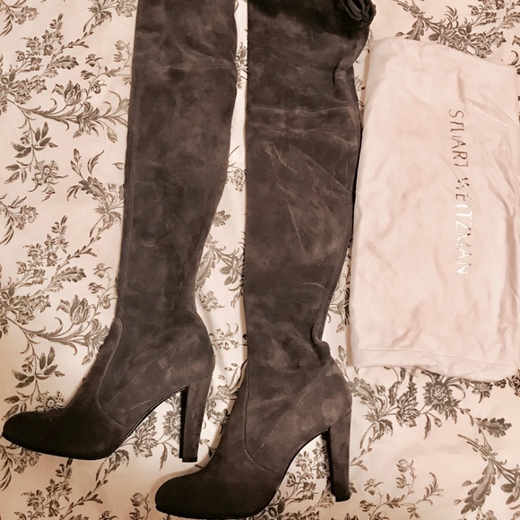 Stuart Weitzman - Picture 4 of 4