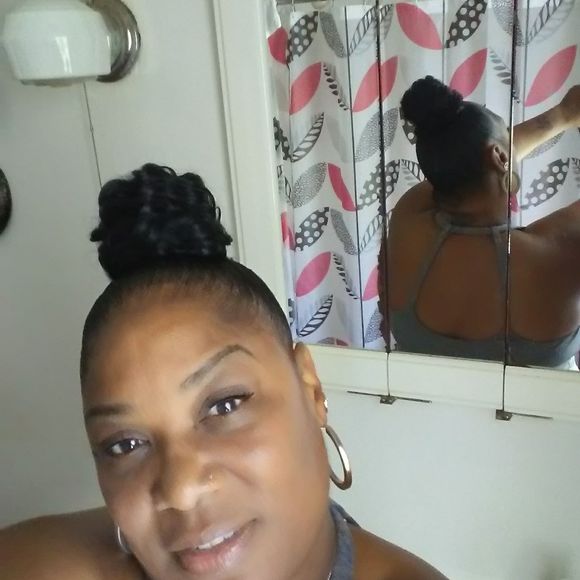 Meet your Posher, Yvette - Picture 1 of 1