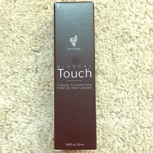 Younique Mineral Touch Liquid Foundation