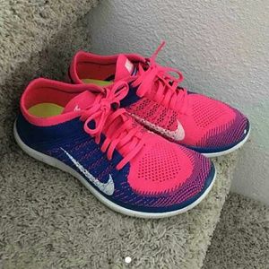 PINK NIKE FLYKNIT