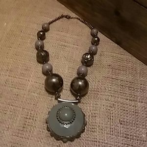 STATEMENT NECKLACE