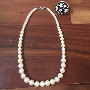 Faux Pearl Necklace & Marc Jacobs Daisy Ring