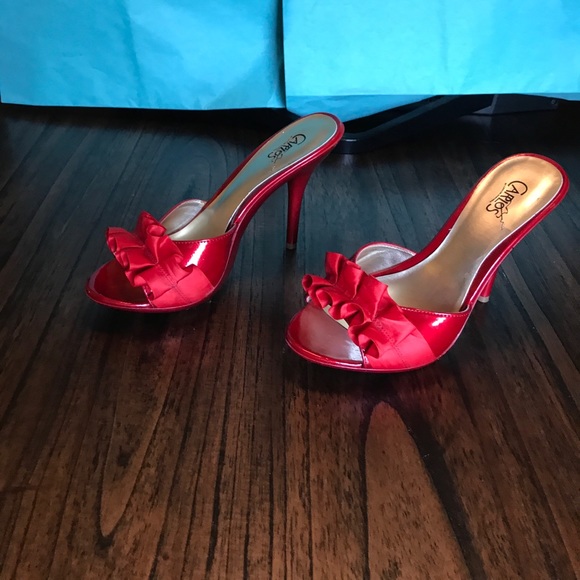 SOLD Carlos red heels - Picture 3 of 5