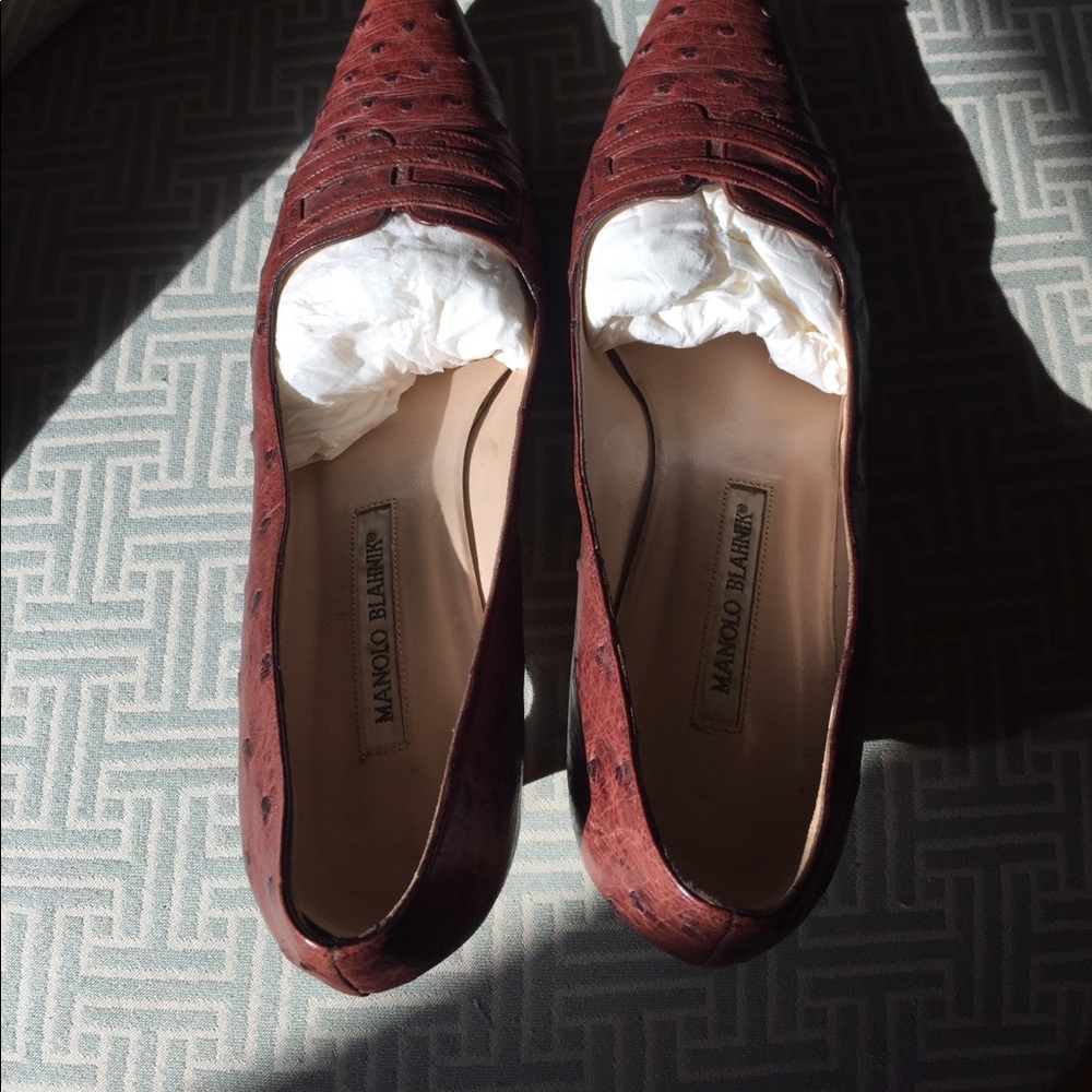 Manolo Blahnik brown leather kitten heels 41/10.