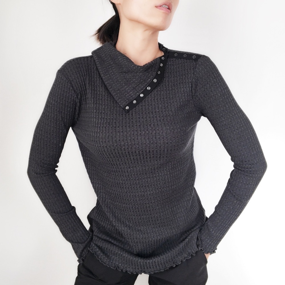 Rebecca Ribbed turtleneck new style with buttons - Picture 2 of 8