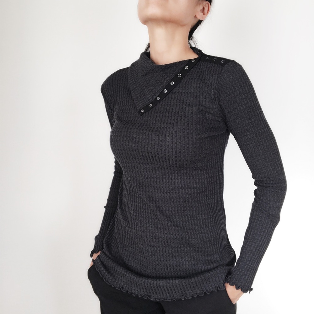 Rebecca Ribbed turtleneck new style with buttons - Picture 3 of 8