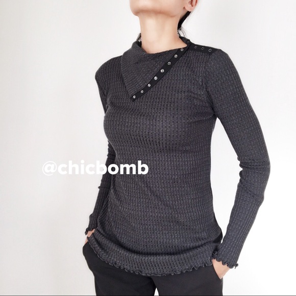 Rebecca Ribbed turtleneck new style with buttons - Picture 4 of 8