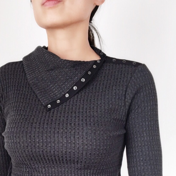 Rebecca Ribbed turtleneck new style with buttons - Picture 6 of 8