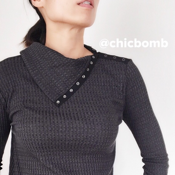 Rebecca Ribbed turtleneck new style with buttons - Picture 7 of 8