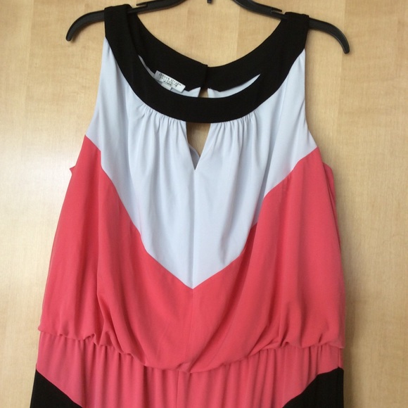 London Style Maxi Dress- pink, black and white - Picture 3 of 6