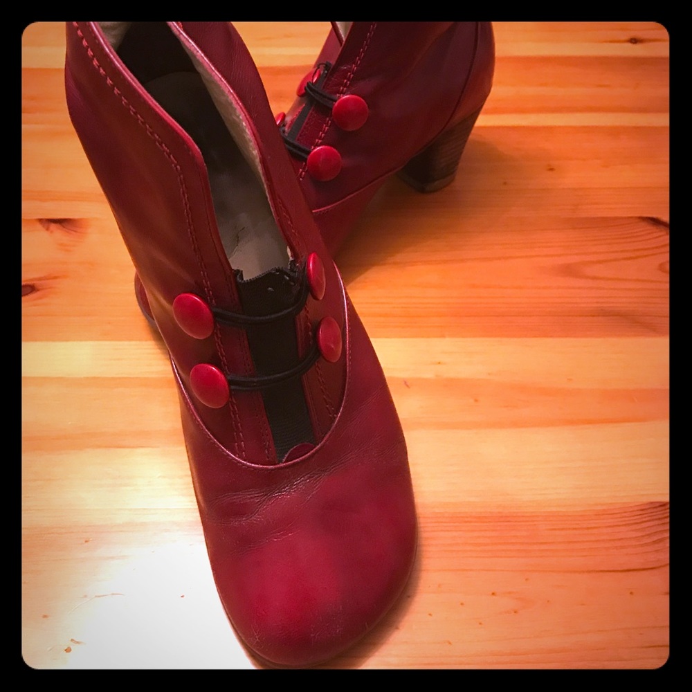 #JohnFluevog red #ankleboots, size 8