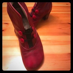 #JohnFluevog red #ankleboots, size 8