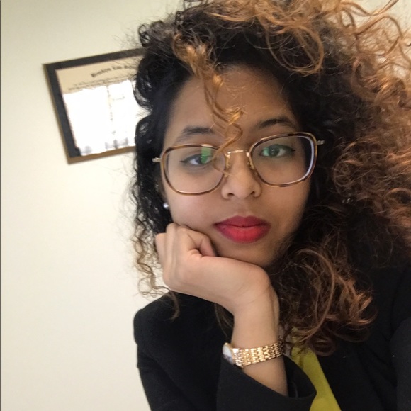 Meet your Posher, Stephanie - Picture 1 of 1