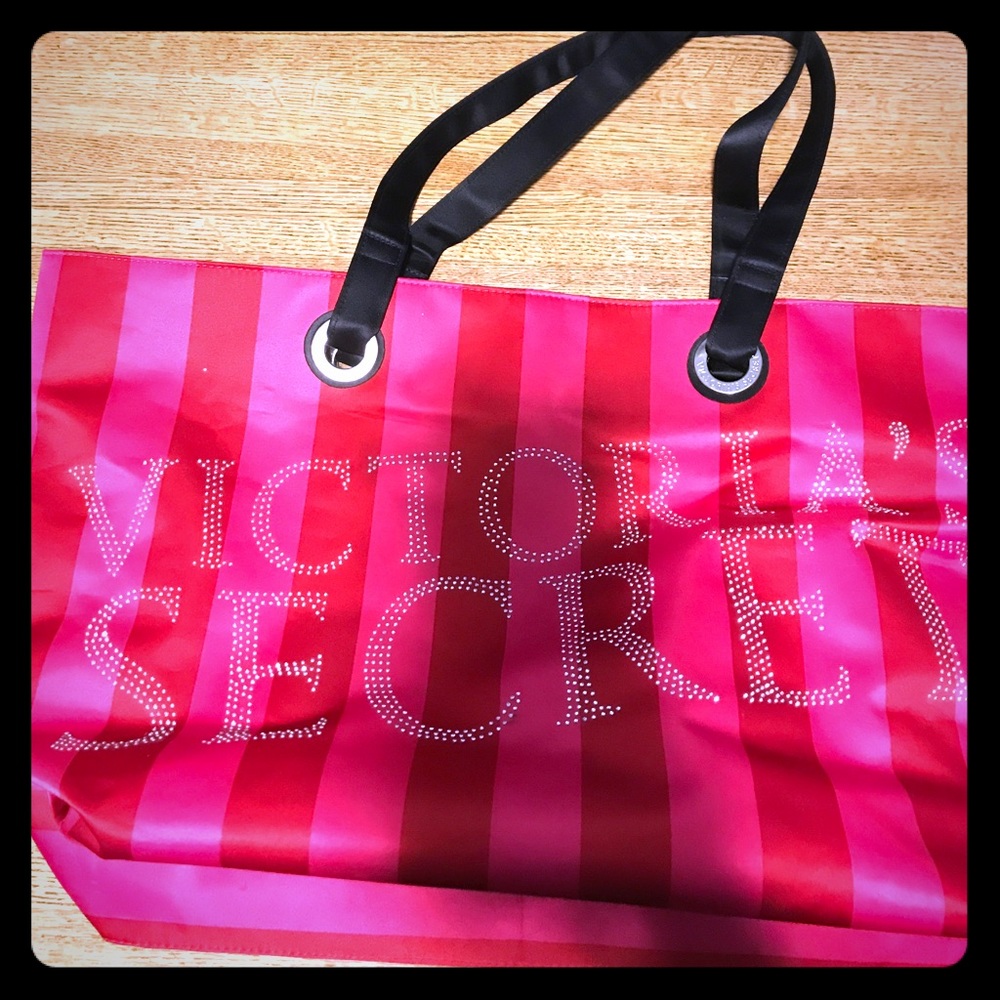 ONE HOUR SALE!!!!'n NWOT Victoria Secret Tote