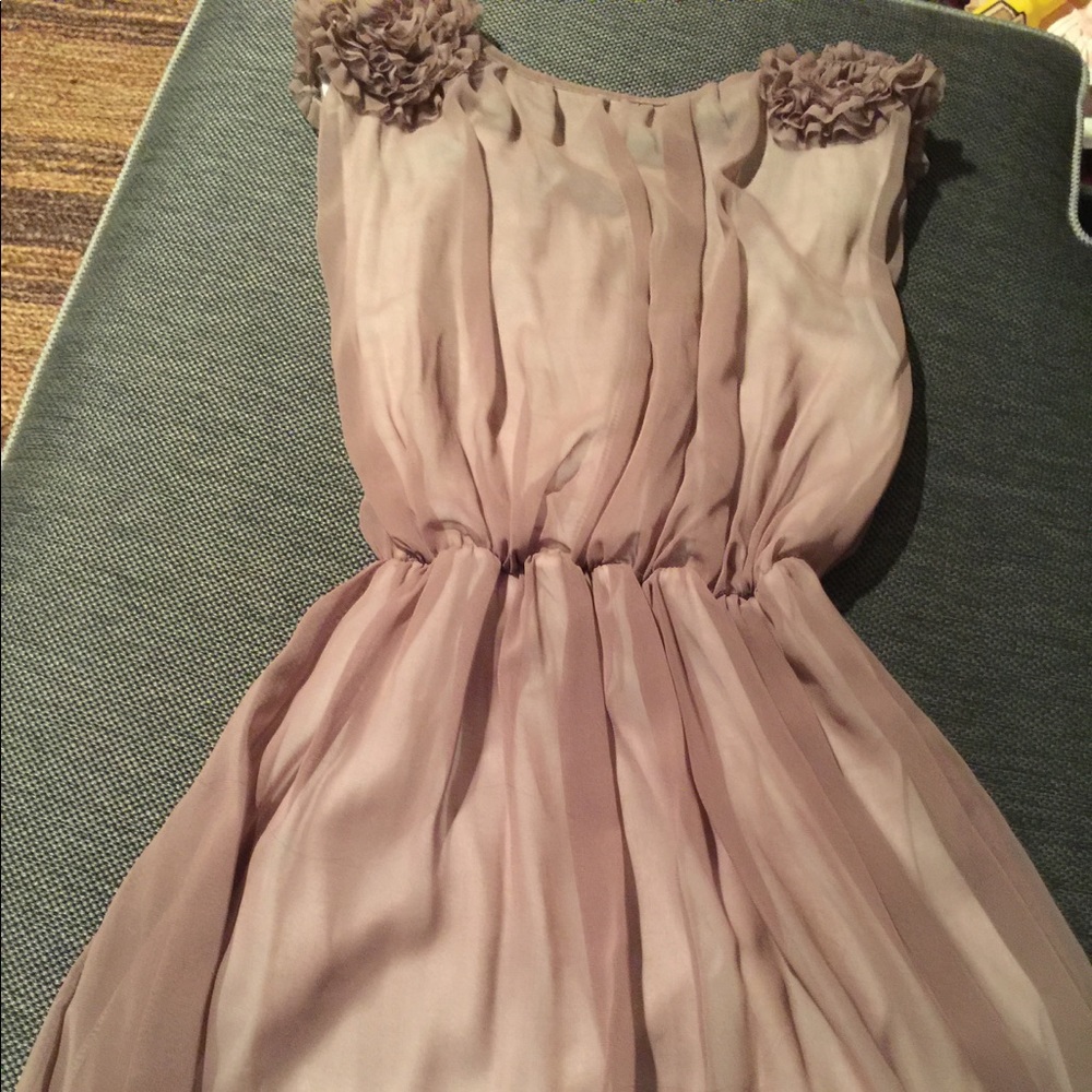 Elegant Short Handmade Dress - Picture 4 of 5