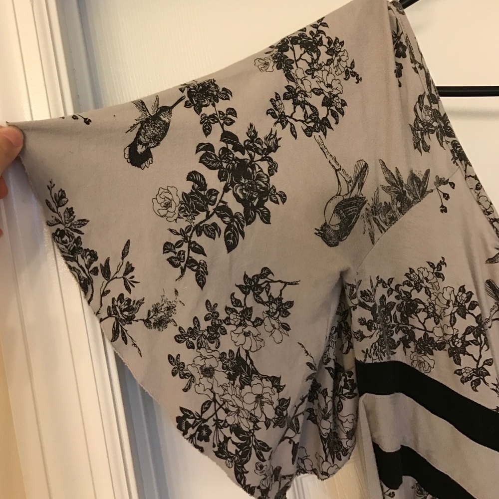 Adorable blouse - Picture 2 of 3